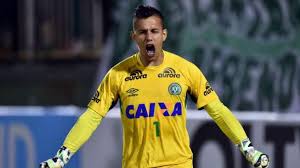 4) and alan ruschel (no. Usai Dinyatakan Selamat Kiper Utama Chapecoense Ini Meninggal