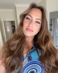 Olivia Coe's Instagram, Twitter & Facebook