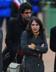 Elle est la fille de françois mitterrand, ancien président de la république française et d'anne pingeot, conservatrice au musée d'orsay. Mazarine Pingeot Et Son Ex Compagnon Mohamed Ulad Mohand Pere De Ses Trois Enfants Puretrend