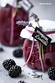 Brombeer Lavendel Marmelade Konfiture Mit Brombeeren Und Lavendelbluten Als Geschenkidee Brombeer Brombeeren Rezepte Brombeeren Marmelade