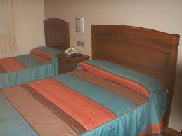 El hostal la nava se encuentra situado en la conocida calle alcalá, entre la plaza de manuel becerra y goya, un sitio agradable y acogedor para hospedarse en su estancia en madrid. Hostal La Nava Gastezimmer Madrid