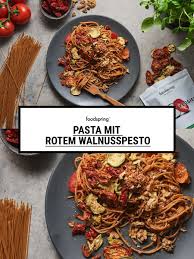 Pasta Mit Rotem Walnusspesto Foodspring Magazine De Rezept Rezepte Proteinreiches Essen Gesunde Rezepte