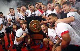 This is the wild life of the top 14's bouclier de brennus. Video Stade Toulousain La Preuve Qu On Peut Essayer De Faire Du Surf Avec Le Brennus