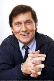 Aujourd'hui mon ami Frank Michael fête ses 77ans! Je lui souhaite un  excellent anniversaire plein de joie et de bonheur. ♥️🎉🎂