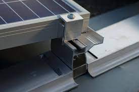 Con il distanziometro pmt regolabile, i profili del pavimento del sistema per tetti piani evo 2.0 possono essere allineati ancora più velocemente. Evo 2 0 Ew Premium Mounting Technologies