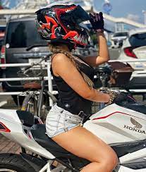 rina on instagram お疲れ様です 真夏のバイクはめっちゃ暑い 信号待ちやーばい 夜が心地いい ﾟ cbr250rr バイク女子 bikegirl universalbikers bikefam mo バイカーの女の子 バイク 女子 ハーレー 女子