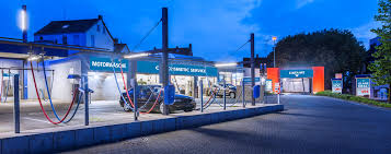 German heavy metal band from the town of solingen, formed in 1976 by guitarist wolf hoffmann and former members udo dirkschneider and peter baltes (bass). Cleancar Solingen