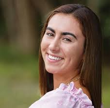 Ella Crow's Instagram, Twitter & Facebook