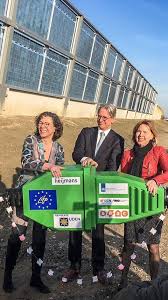 Cora van nieuwenhuizen werd in 1963 geboren in ridderkerk. Minister Van Nieuwenhuizen Opent Solar Highways Officieel Heijmans N V