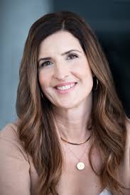 Kira Lynne's Instagram, Twitter & Facebook