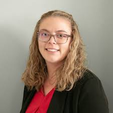 We're so proud to see Jenn Ansay, our Branch manager in Wakefield,  recognized by the Ocean Community Chamber of Commerce! At Washington Trust,  our team members are the heart of everything we