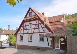 Unser backhaus ist ein urig gemütliches ferienhaus mit insgesamt 10 betten, aufgeteilt in drei doppelzimmer und einem vierbettzimmer mit zwei etagenbetten, einem wohnzimmer mit essbereich. Ferienhauser Ferienwohnungen Pfalzerwald Dahner Felsenland Pfalz