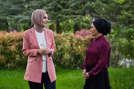 Mustafa ceceli'nin eski karısı sinem gedik'le i̇ntizar'ın ilişkisi ifşa oldu. Her Esnaf Ziyaretinden Sonra Yuregimize Bir Tas Oturuyor