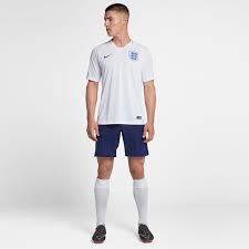 England have revealed their new home and away kit for next summer's european championship. 2018 England Vapor Match Home Herren Fussballshorts Nike De