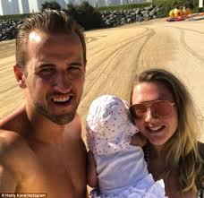 Harry kane, is a professional english footballer, hailing from england, who presently plays as a striker for premier league club, tottenhum hotspur and is the captain of england national team. Harry Kane Proposes To His Girlfriend Photos News Am Sport All About Sports