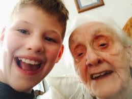 Elizabeth Dehaven's Instagram, Twitter & Facebook