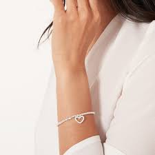 With the latest 2021 bridal jewellery trends on the rise, the task becomes even more daunting. Boxed Bridal Collection Bride Bracelet Joma Jewellery