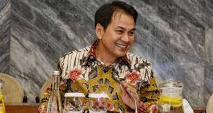 Wakil ketua dpr ri dari fraksi golkar azis syamsuddin dikabarkan mengalami kecelakaan di kawasan senayan. Biografi Dan Profil Lengkap Azis Syamsuddin Wakil Ketua Dpr Ri Bidang Politik Dan Keamanan