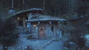 Pin By Dan On Hobbit Fairies Other Mystical Stuff In 2020 Hobbit House House Styles The Hobbit