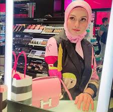 Comel tak anak kak ton?. Memiliki 7 Darah Kacukan Nadia Annuar Warisi Kecantikan Kak Ton Nona