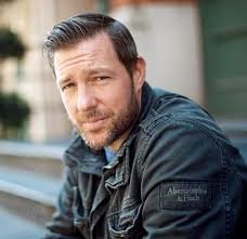 104,893 likes · 121 talking about this. Edward Burns Compare La Altura Peso Parametros Del Cuerpo Con Otras Celebridades Stellameus