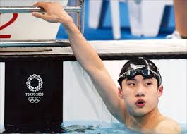 황선우는 도쿄 아쿠아틱스 센터에서 열린 남자 자유형 100m 예선 7조 경기에서 47초97 한국신기록을 세우며 두 번째로 터치패드를 찍었습니다. Aclyc4q6x1tbrm