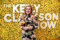 Kelly Clarkson moves to daytime talk, and her 3-year-old ...