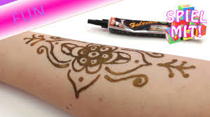 Great tattoos beautiful tattoos body art tattoos new tattoos tatoos celtic tattoos baby tattoos henna tattoos beautiful artwork. Henna Tattoo Selber Machen Deutsch Sommerlicher Trend Wir Machen Uns Gegenseitig Tattoos Youtube