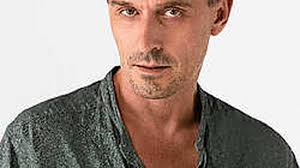 Het is vreemd de held te zijn van moordenaars'