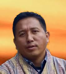 𝐒𝐢𝐥𝐞𝐧𝐭 𝐇𝐞𝐫𝐨𝐞𝐬 This Salingpa lad, who used to be a Wadipa during  school winter vacation times, comes from a simple and humble family.  Through sheer hard work coupled with loyalty and dedication