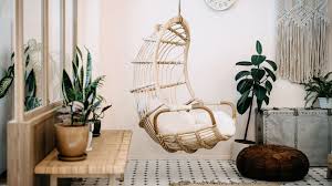 In modern style, the bright colors are dominants. 70s Decor Trends That Are Back
