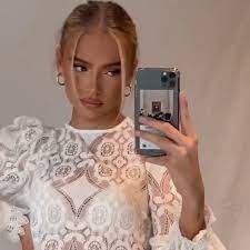 Emma ellingsen is the latest to join their influential ranks, despite the fact that she lives an hour outside of oslo and has never been to fashion week. ð„ðŒðŒð€ ð„ð‹ð‹ðˆðð†ð'ð„ð On Instagram Swipe