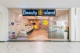 Explore pictures of gorgeous kitchen islands for layout ideas and design inspiration ranging from traditional to uniqu. Beauty Island In Den Gropiuspassagen Kosmetikstudio In Neukolln Berlin Treatwell