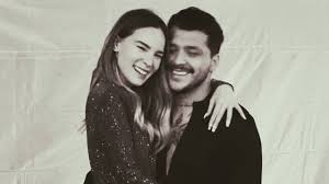 Los cantantes christian nodal y belinda anunciaron a través de instagram que están competidos. Christian Nodal Y Belinda Cuanto Tiempo Llevan De Novios