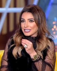 أخذت الممثلة المصرية منى زكي إجازة قصيرة سافرت فيها الى إحدى المناطق الساحلية، لتبدأ بعدها تحضير فيلمها الجديد القاهرة مكة ، الذي كا. Ø±ÙˆØ¬ÙŠÙ†Ø§ ÙˆÙŠÙƒÙŠØ¨ÙŠØ¯ÙŠØ§