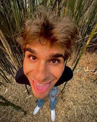 Aidan Thompson's Instagram, Twitter & Facebook