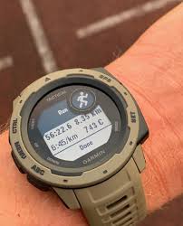 It also looks like most other garmin boxes these days. Garmin Instinct Tactical Black 010 02064 70 Tacwrk