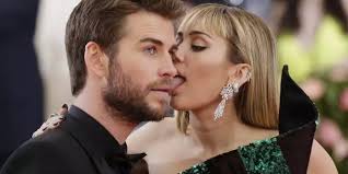 See more of miley cyrus on facebook. Miley Cyrus Liam Verliess Sie Weil Sie Ihm Peinlich War
