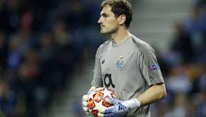 Die spanische torwartlegende iker casillas hat im training des fc porto einen herzinfarkt erlitten und musste in ein krankenhaus eingeliefert werden. Star Torwart Iker Casillas Herzinfarkt Mit 37 Bunte De