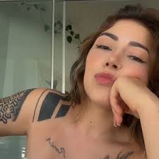 Ana Carla (@zzzzana_)