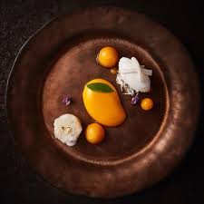 Deconstructed Mango Sticky Rice Served With Coconut Milk Ice Cream By R Haan Restaurant R Haan Gives Much Importance To Wh Mango Sticky Rice Food Food Plating