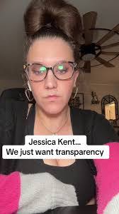 Mindy Kent's Instagram, Twitter & Facebook