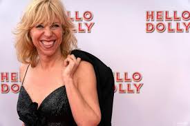Lt → dutch → claudia de breij (1 song translated 6 times to 4 languages). Claudia De Breij Maakt Mash Up Voor Danny Vera Haters Ditjes Datjes