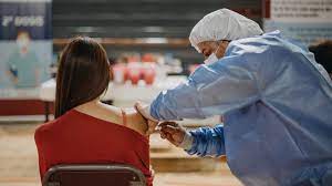 Si tienes entre 18 y 50 años de edad y estás embarazada, con más nueve semanas de gestación, puedes llevar a cabo el registro para ser inmunizada en el asimismo, cualquier persona mayor de 50 años puede llenar el formulario. Mxk Dc2puwezxm