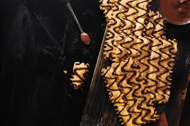 Queste maschere di carnevale si realizzano con un impasto senza. Chiacchiere O Frappe Con Cioccolato Come Farle Per Carnevale Donnad