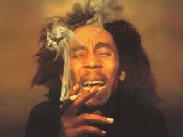 Praticante do deboísmo since 1986, escreveu a apresentadora na legenda da imagem. Foto Bob Marley Musik