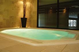 Le Spa By Royalp Meilleure Destination Spa De Luxe En Europe Aux World Luxury Spa Awards 2014 Ce Spa De 1 Salle De Relaxation Piscine Interieure Spa Luxe