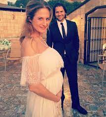 Menajerimi ara dizisinin başrol oyuncusu canan ergüder'in meme kanserine yakalandığı ortaya çıktı. Kenan Ece Kimdir Kac Yasindadir Canan Erguder Ile Bebekleri Oldu