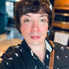 Bob Parshall's Instagram, Twitter & Facebook