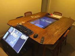No hay un guion a seguir, ya que el desarrollo de la historia queda por completo sujeto a las decisiones de los jugadores. Una Mesa De Juego Para Dungeons Dragons Con Un 4k Tactil Y Smart Tv Si No Existe